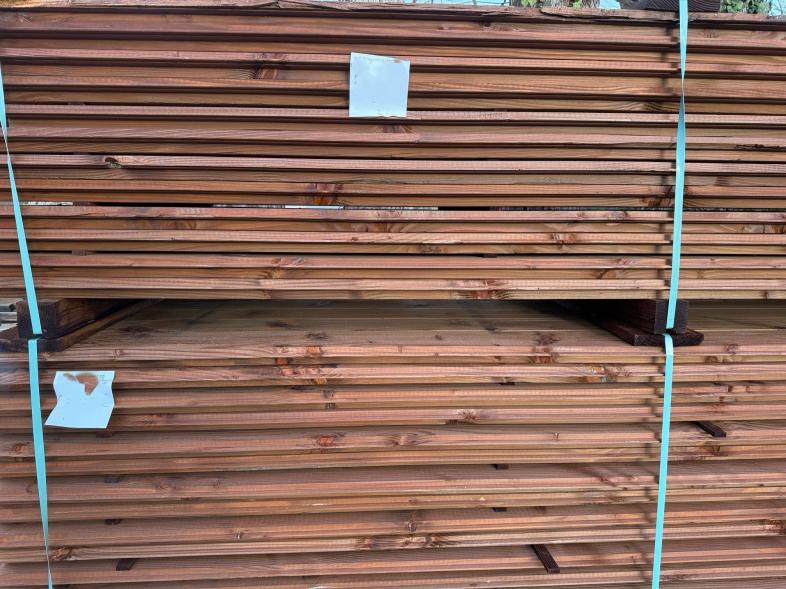 Photos Bardage Clin Faux Claire Voie 44 x 135 mm Trait� Classe 3 Marron